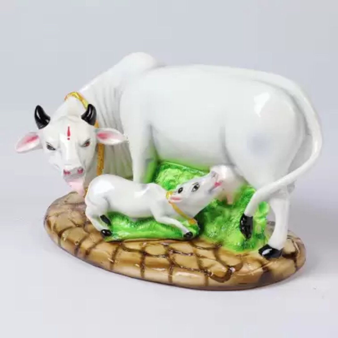 Resin Decorative White Cow with Calf Showpiece